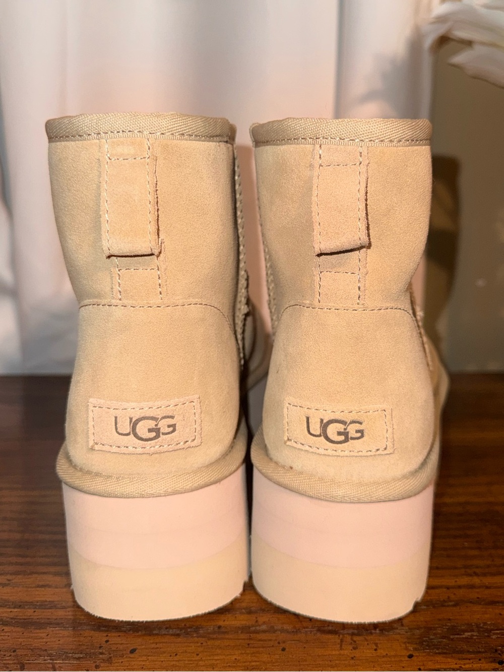 *New* UGG Classic Mini Platform Mustard Seed Suede Boots Women’s 9 w/ Box